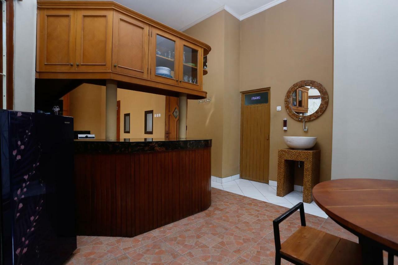 Oyo 1072 Kampung Condro Wulan Guesthouse Maguwo Ngoại thất bức ảnh