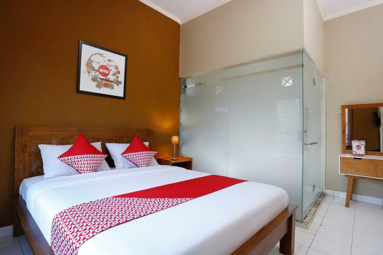 Oyo 1072 Kampung Condro Wulan Guesthouse Maguwo Ngoại thất bức ảnh