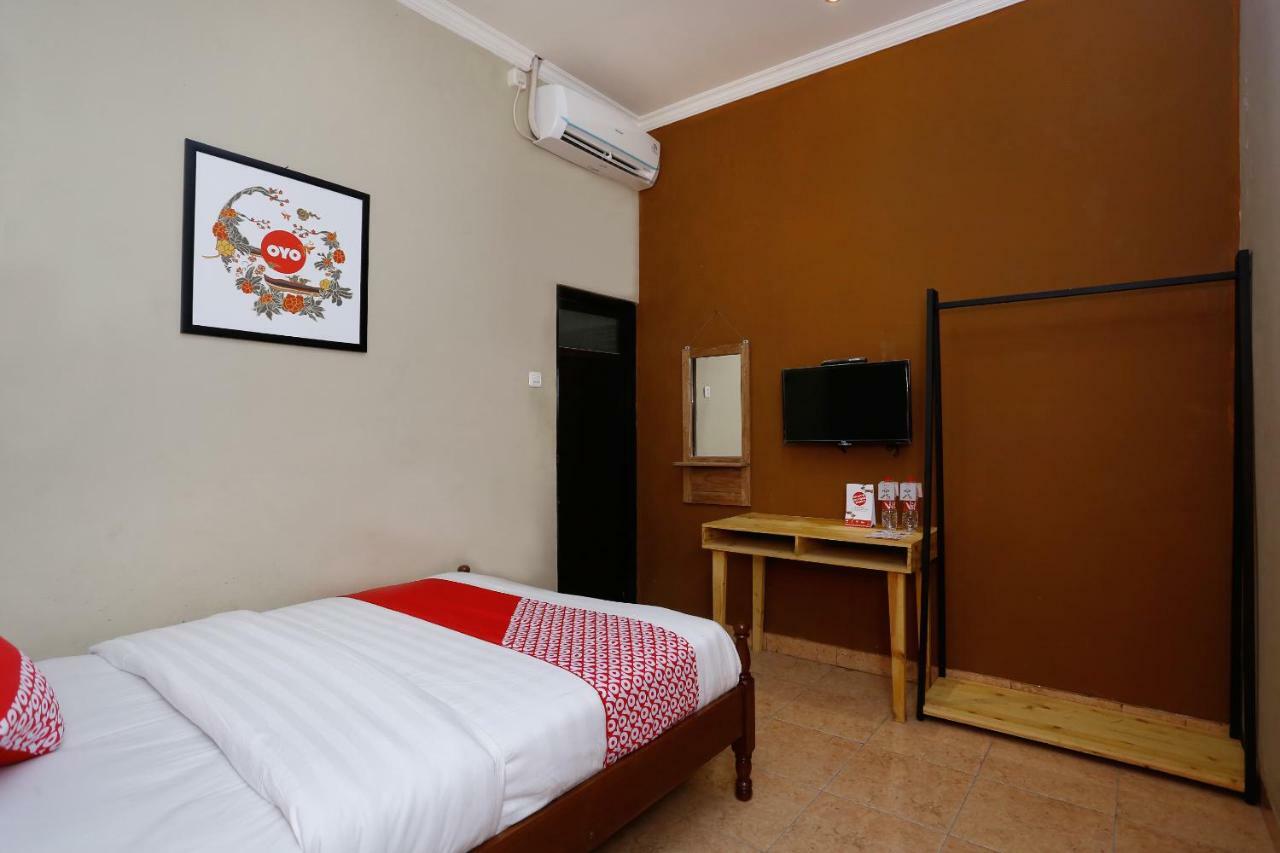 Oyo 1072 Kampung Condro Wulan Guesthouse Maguwo Ngoại thất bức ảnh