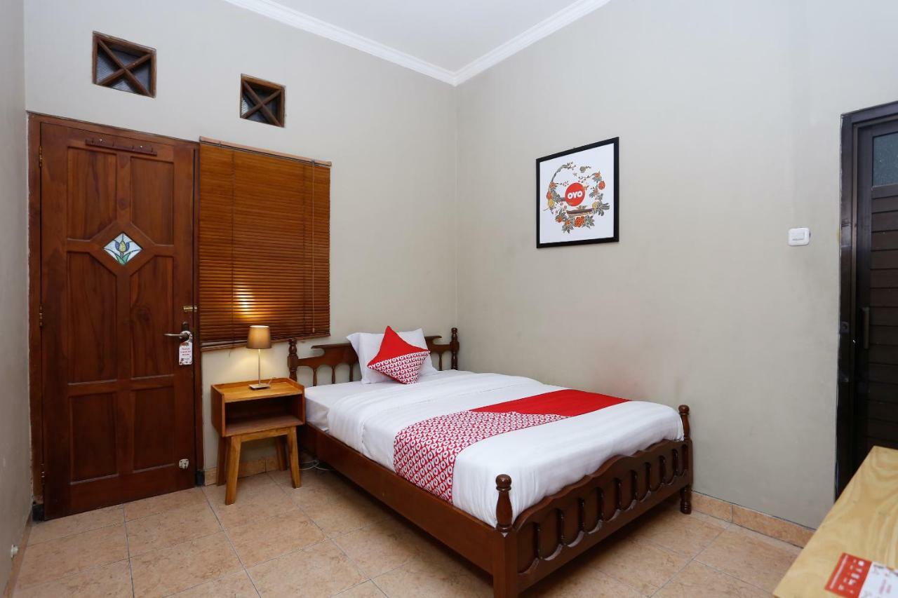Oyo 1072 Kampung Condro Wulan Guesthouse Maguwo Ngoại thất bức ảnh