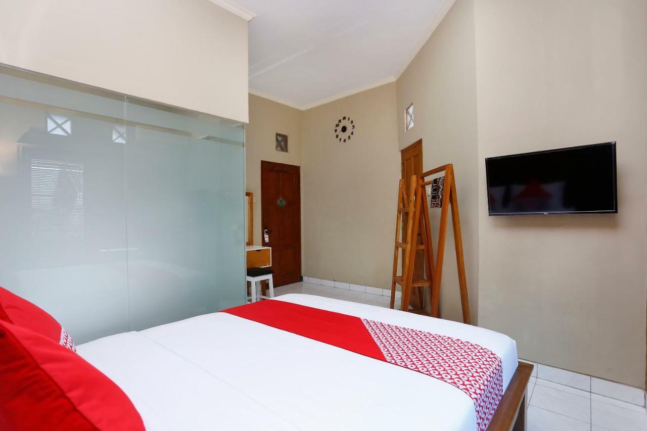 Oyo 1072 Kampung Condro Wulan Guesthouse Maguwo Ngoại thất bức ảnh