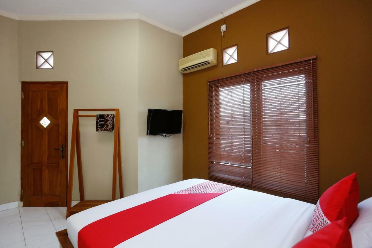Oyo 1072 Kampung Condro Wulan Guesthouse Maguwo Ngoại thất bức ảnh