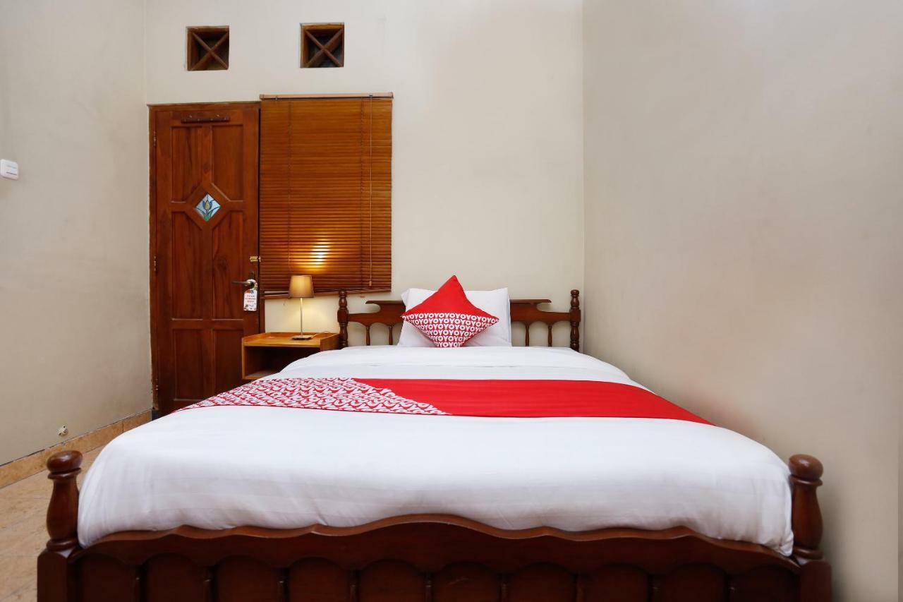 Oyo 1072 Kampung Condro Wulan Guesthouse Maguwo Ngoại thất bức ảnh